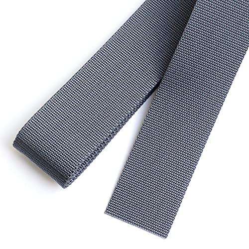 サイズ: 巾38ｍｍ 長さ2.4m 厚み1mm 素材: ナイロン100% 入数: 2.4mカット 生産国: 日本 薄くて軽いので持ちやすく扱いやすいテープ。しなやかで光沢感があり、バッグの持ち手などに
