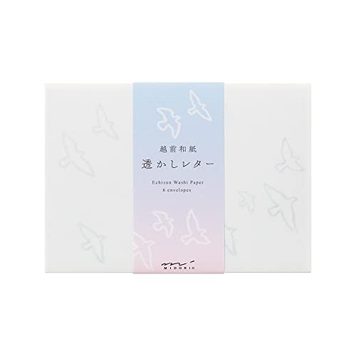 繊細な透かし模様が美しい越前和紙の封筒です。 【サイズ】本体／H114*W162mm、パッケージ／ H120*W168*D4mm 【内容】透かし和紙〔越前和紙〕6枚入 色紙6枚入〔3色*2〕 色紙（い